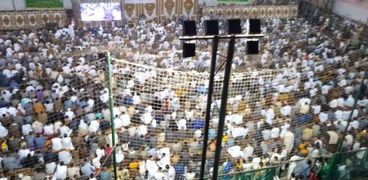 عشرات الآلاف أدوا صلاة العيد بمراكز الشباب