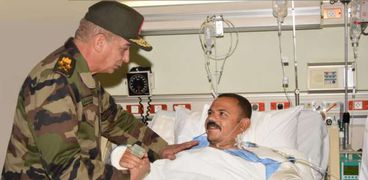 الفريق أول محمد زكى يزورالمرضى بالمستشفيات العسكرية