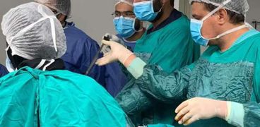 طاقم جراحة المناظير بعمليات مستشفى النجيلة
