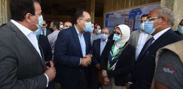 رئيس الوزراء خلال تفقده مستشفى طوارئ كفر الشيخ- ارشيفية