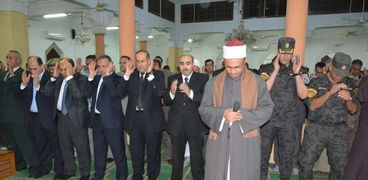 أهالي سوهاج يشيعون الشهيد المجند "حسن زين العابدين" في جنازة عسكرية