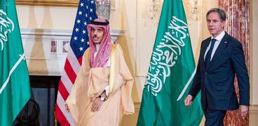 وزير الخارجية الأمريكي«يمين» مع نظيره السعودي «يسار»
