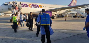 مطار مرسى علم الدولي يستقبل 175 مصري عائدين من الخرطوم