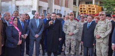 محافظ الإسكندرية وقائد المنطقة الشمالية العسكرية يوزعان ٥٠٠ تختة