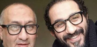 الفنان أحمد حلمي وشقيقه المتوفى «خالد»