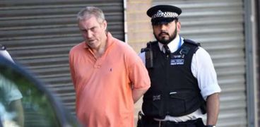 بالصور| الشرطة البريطانية تعتقل رجل كان يقود سيارة "فان"