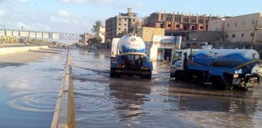 شركة مياه الشرب خلال سحب أمطار في مطروح بالطريق الساحلي مطروح الإسكندرية