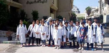 طلاب جامعة الطفل في زيارة لتمريض عين شمس
