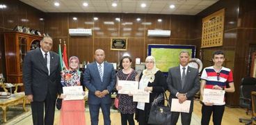 عبد الباسط يكرم الفائزين بمسابقة تحدي القراءة العربي
