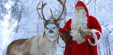 بابا نويل، المعروف في الغرب باسم سانتا كلوز (Santa Clause)