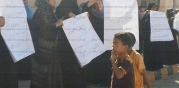 جانب من الوقفة الإحتجاجية لأهالي الصيادين المحتجزين بالسعودية