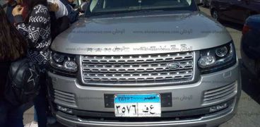 سيارة محمد رمضان التي استقلها أثناء إدلائه بصوته في التعديلات الدستورية
