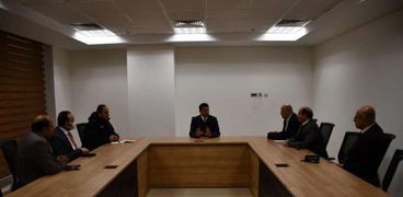 د.أشرف صبحي خلال الاجتماع