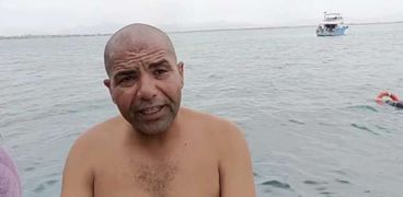 احمد بيجو غواص انقذ سمكة الراي بالغردقة