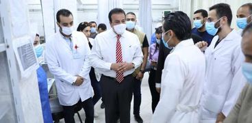 وزير الصحة يطمئن على المخزون الاستراتيجي من الأدوية في مستشفى الوراق المركزي