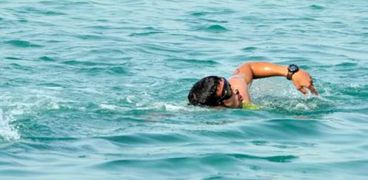 تسبب الوفاة.. علماء يحذرون من خطورة السباحة في البحار والمحيطات