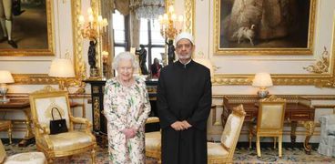 الإمام الأكبر الدكتور أحمد الطيب خلال لقاءه الملكة إليزابيث