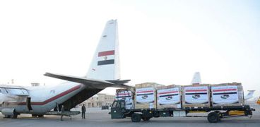 مساعدات مصرية إلى ليبيا