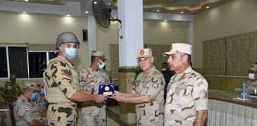 رئيس أركان حرب القوات المسلحة يتفقد الحالة الأمنية بشمال سيناء (فيديو)