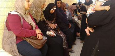 محررة «الوطن» مع المريضات فى مستشفى أبوحمص