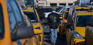الحركة شبه ميتة في مرآب سيارات الأجرة في نيويورك