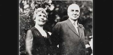 الرئيس الامريكى هاردينغ وزوجته