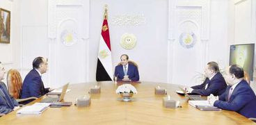 الرئيس السيسي خلال اجتماعه مع «مدبولي» وعدد من الوزراء