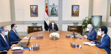 جانب من إجتماع الرئيس السيسي مع رئيس مجلس الوزارء ووزيري التعليم و الاتصالات