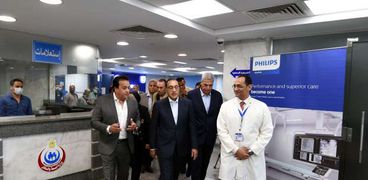 رئيس الوزراء خلال زيارته لمستشفى «العلمين النموذجي»