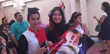 بالصور| "علم مصر" الزي الرسمي للمصريين في انتخابات الرئاسة بالخارج