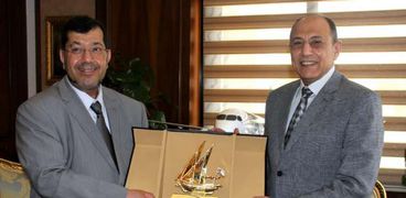 وزير الطيران المدني يستقبل وفد كويتي