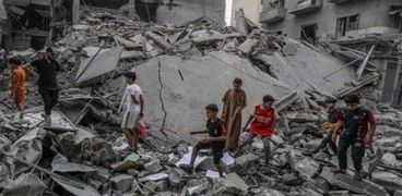 آثار القصف المستمر على غزة
