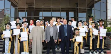 محافظ بني سويف يكرم أوائل شهادات التعليم الأساسي «عام وأزهر»