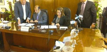 "التموين" توقع بروتوكول مع 3 شركات عالمية لإقامة أول بورصة سلعية بمصر