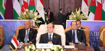 الرئيس السيسي أثناء قمة القاهرة للسلام
