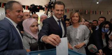 بشار الأسد يدلي بصوته في الانتخابات الرئاسة 2021 التي تم الاعلان عن فوزه بها