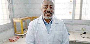 الدكتور حسن حلمى، نقيب الاطباء البيطريين فى كفر الشيخ