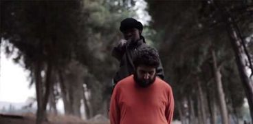 طفل داعشي يذبح قياديا بـ"الجبهة الشامية"
