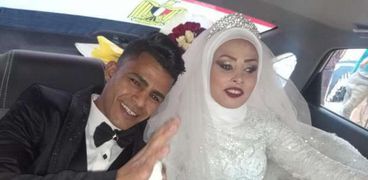 العروس ميزار عبدالله وزوجها