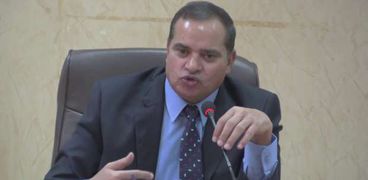 الدكتور أحمد عزيز رئيس جامعة سوهاج