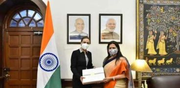سفيرة مصر في الهند ووزير الشئون الخارجية الهندية