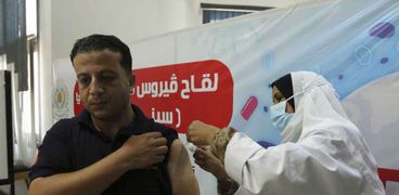 التطعيم بلقاح كورونا في جامعة المنصورة