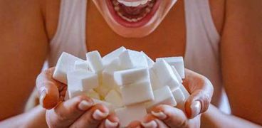هل السكر الدايت يقتل البكتيريا النافعة في الأمعاء؟.. استشاري تغذية يجيب