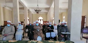 أئمة المساجد وقيادات الأوقاف خلال إجتماع مناقشة زكاة الفطر في رمضان