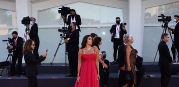 ياسمين صبري في افتتاح مهرجان فينيسيا السينمائي