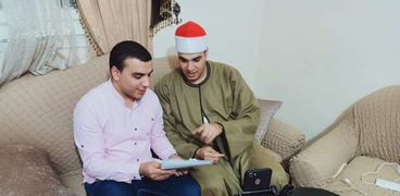 شباب يقدمون امسيات دينية اون لان