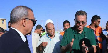 وزير النقل في جولته الميدانية في صعيد مصر