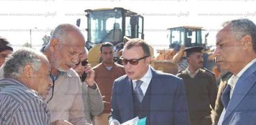 بالصور| سكرتير عام محافظة قنا يقود حملة مكبرة لإزالة التعديات على الأراضي الزراعية