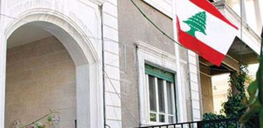 اقتصاديون لبنانيون يحذرون من رفع الدعم عن السلع الأساسية دون آلية مساعدة فعالة للمواطنين