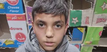 محمد أحمد 13 سنة يبحث عن والديه في الشارع